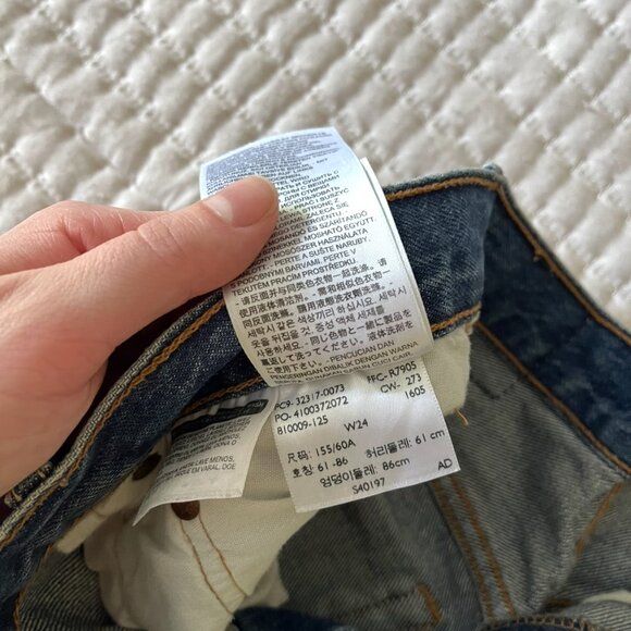 Levi's 501 Shorts - Picture 4 of 4